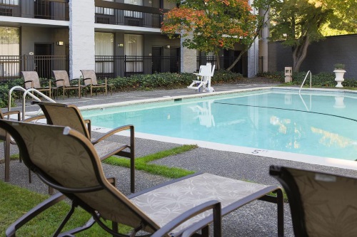 Coast Bellevue Hotel zwembad
